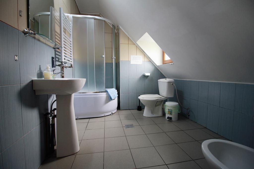 Vila Sucu Hotel Almafatelep Szoba fotó