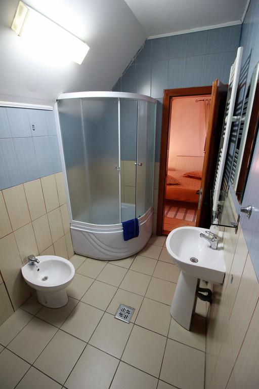 Vila Sucu Hotel Almafatelep Szoba fotó