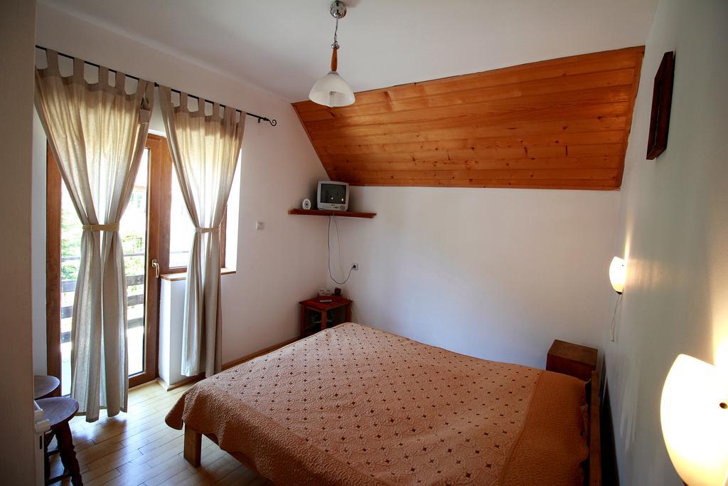 Vila Sucu Hotel Almafatelep Szoba fotó