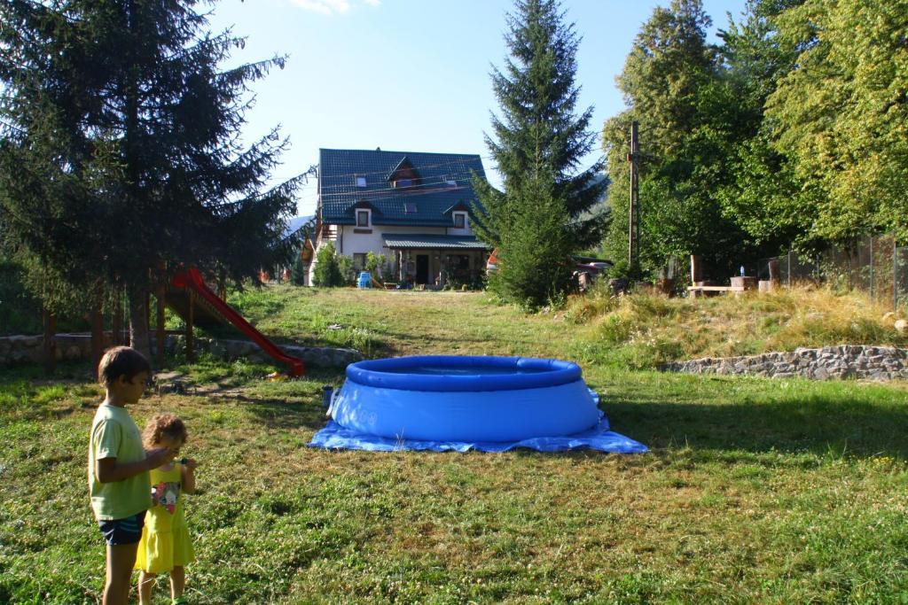 Vila Sucu Hotel Almafatelep Kültér fotó