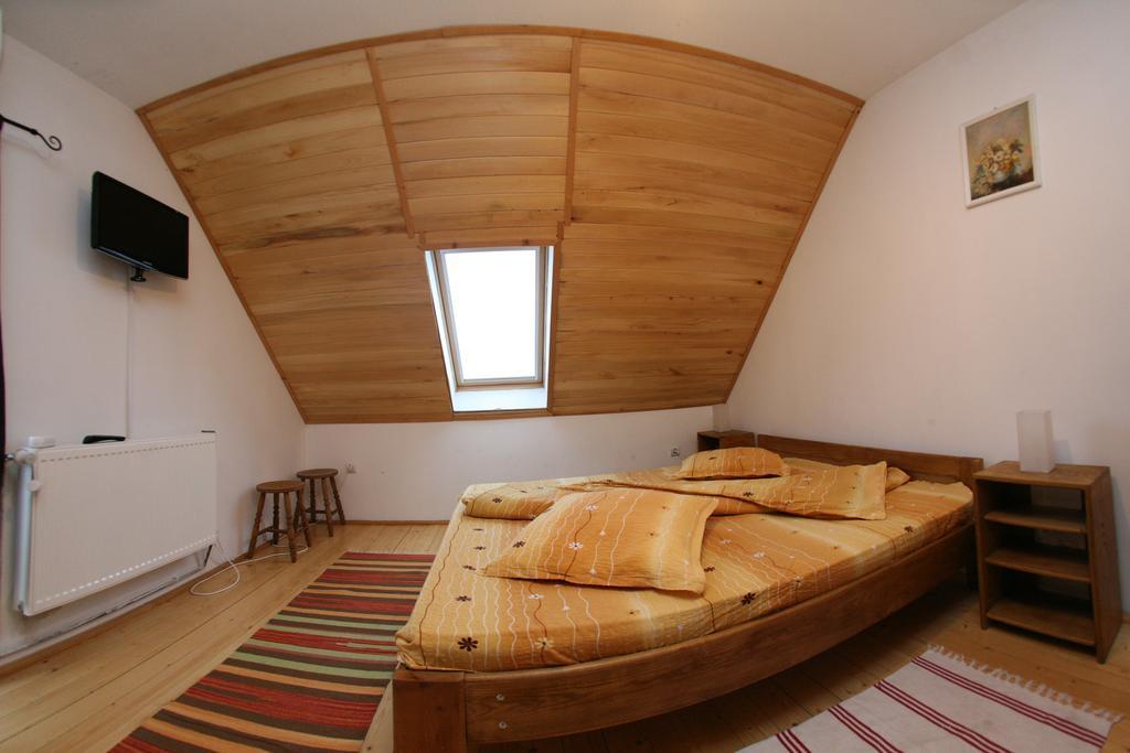 Vila Sucu Hotel Almafatelep Kültér fotó
